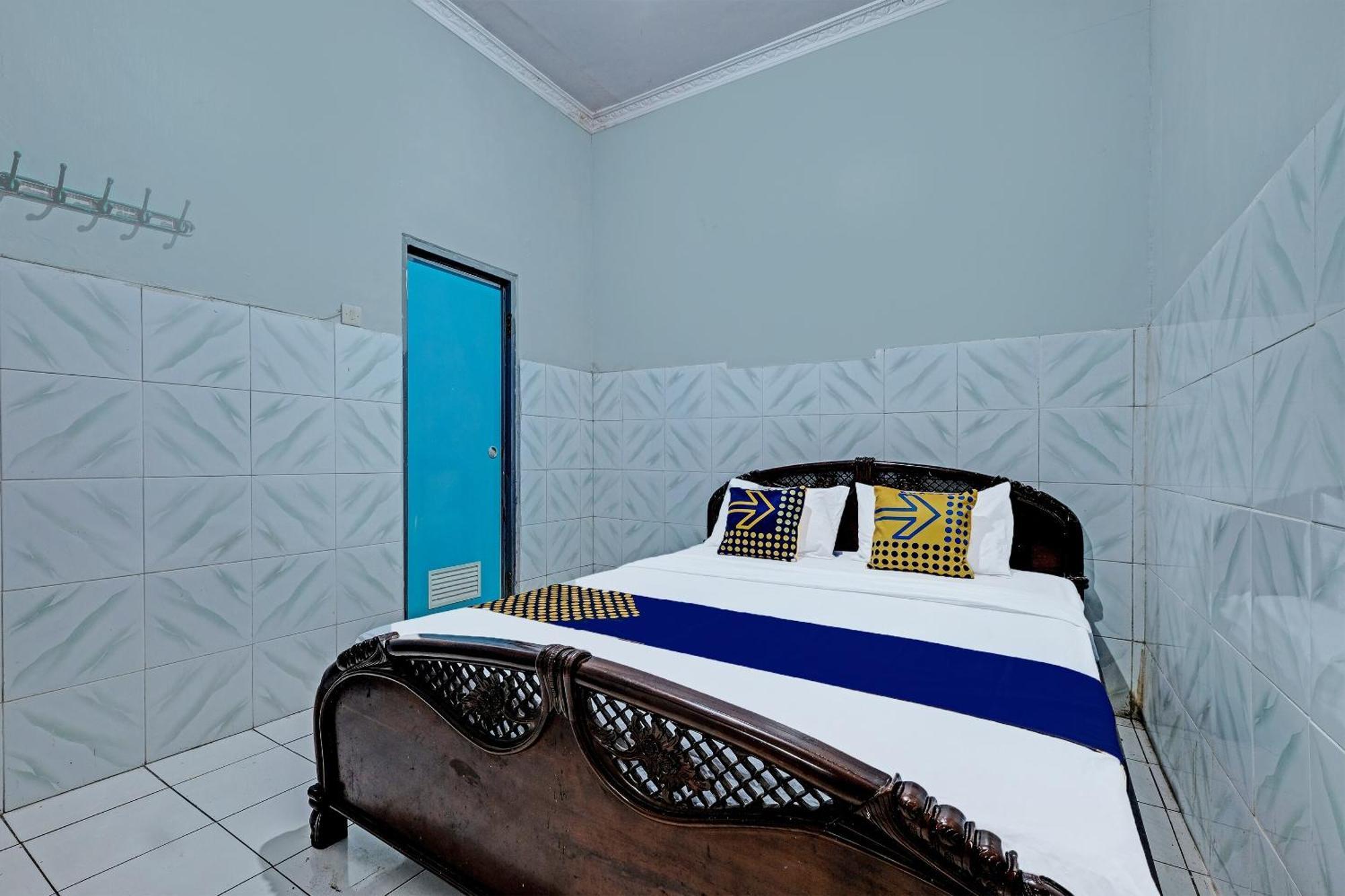 Spot On 91915 Homestay Superman Yogyakarta Exterior photo