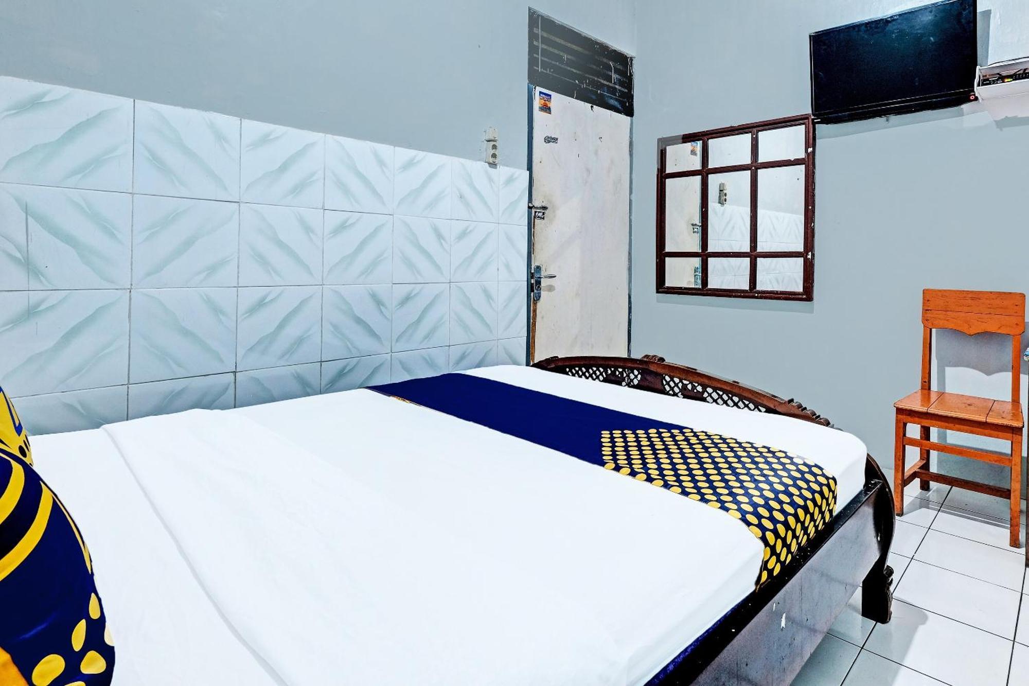 Spot On 91915 Homestay Superman Yogyakarta Exterior photo
