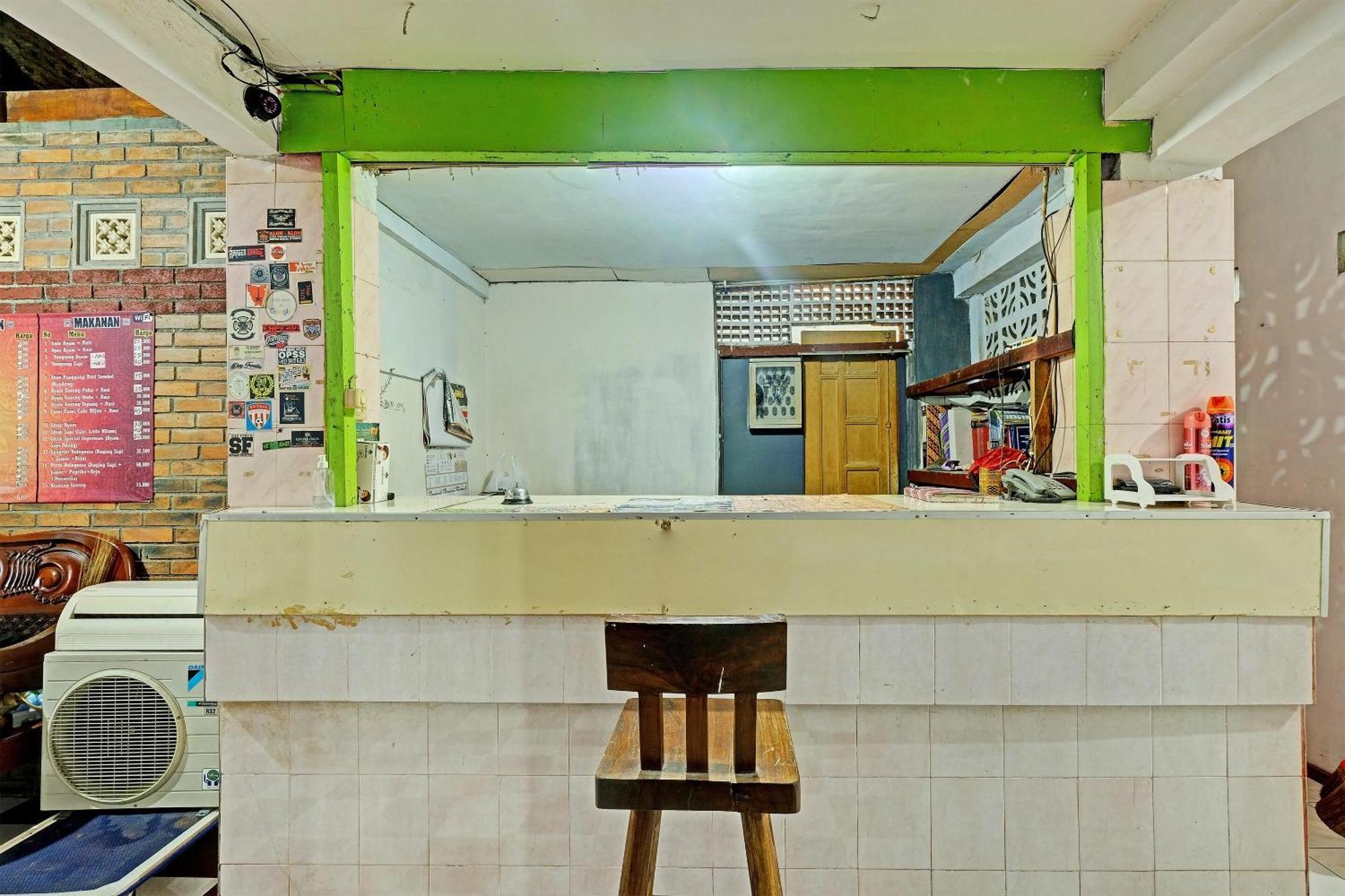 Spot On 91915 Homestay Superman Yogyakarta Exterior photo