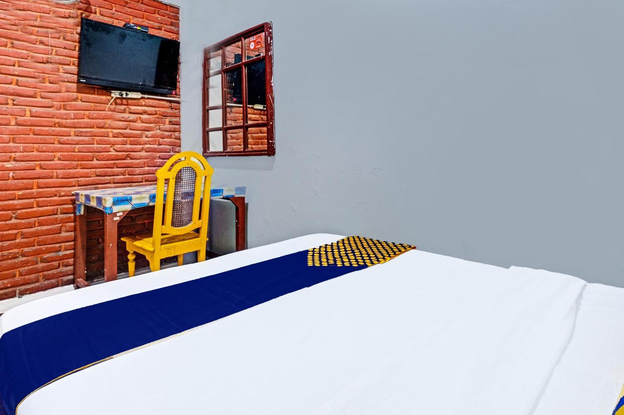 Spot On 91915 Homestay Superman Yogyakarta Exterior photo