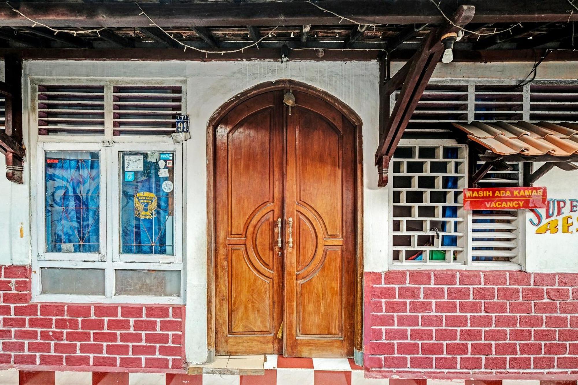 Spot On 91915 Homestay Superman Yogyakarta Exterior photo
