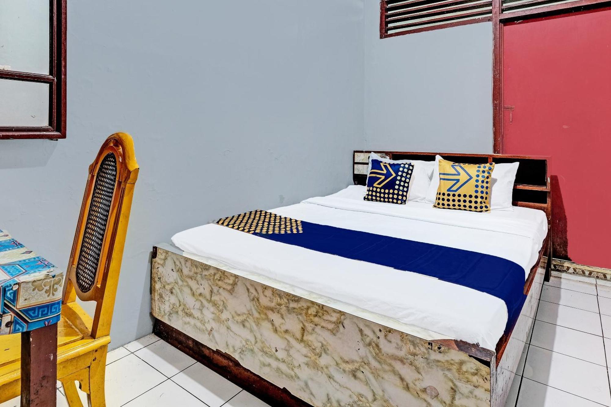Spot On 91915 Homestay Superman Yogyakarta Exterior photo